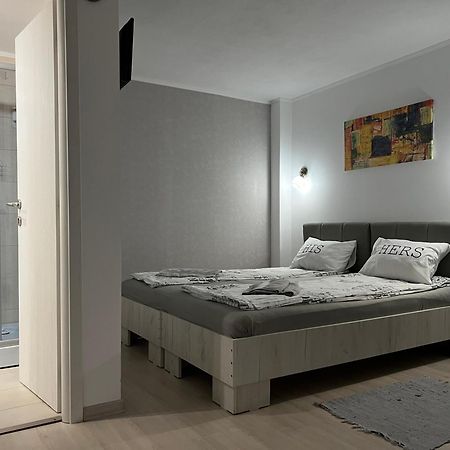 Four Rooms Curtea de Argeş Exteriör bild