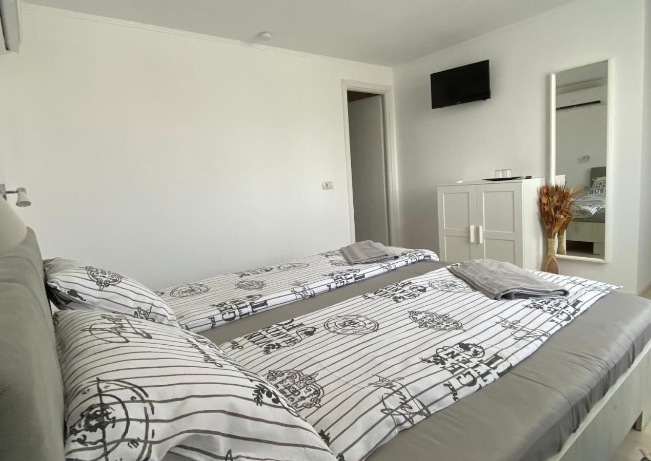 Four Rooms Curtea de Argeş Exteriör bild